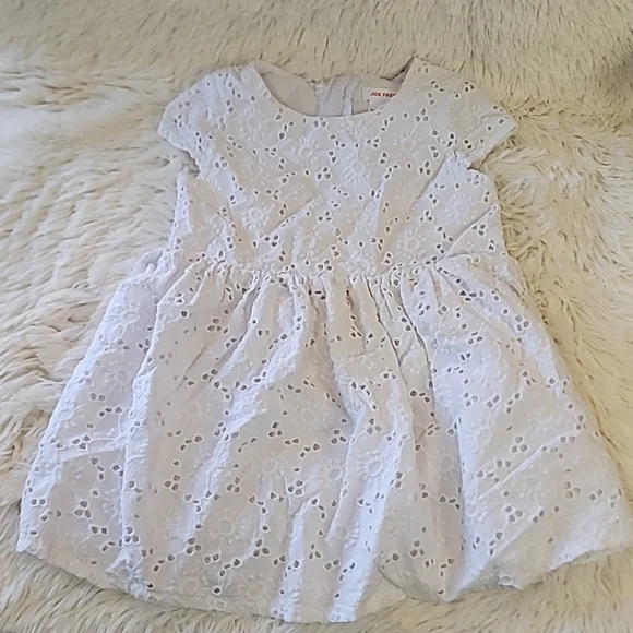 Toddler Girls summer Dress, Eyelet dress, white, Joe Fresh, Size 18 to 24 month - Picture 1 of 6